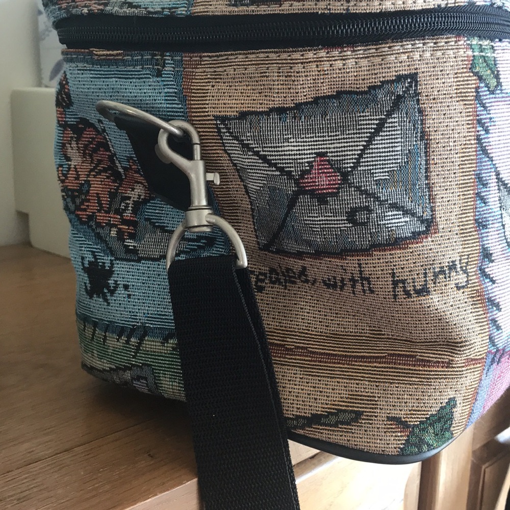 🛍🛍RARE.... Pooh tapestry carpet HandBag - Picture 3 of 13